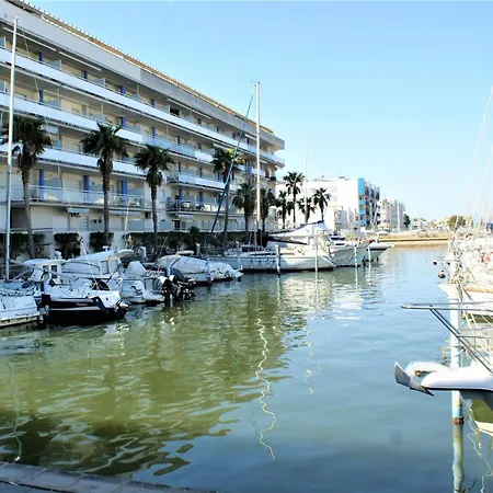 Con Vistas Al Canal En Residencia Con Piscina * Roses